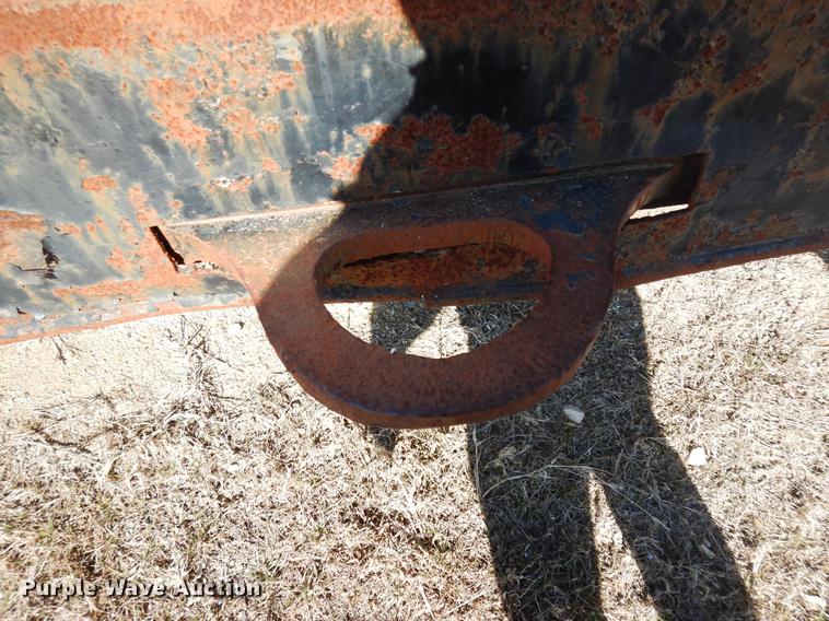 image for item DD3620 1981 International 2574 flatbed truck