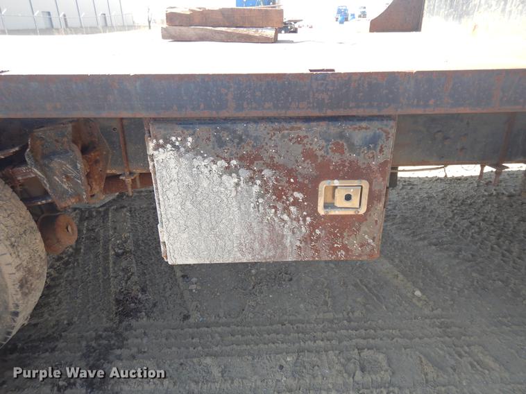 image for item DD3620 1981 International 2574 flatbed truck