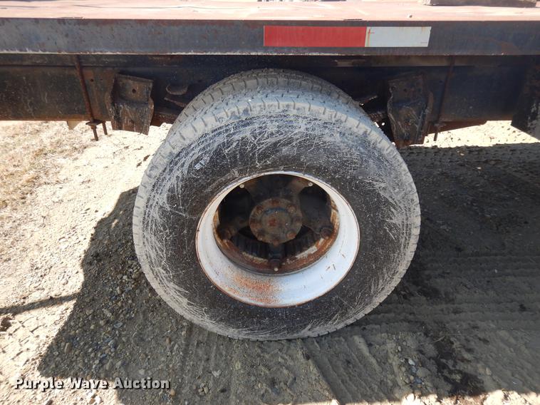 image for item DD3620 1981 International 2574 flatbed truck