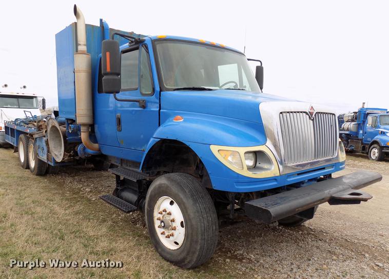 image for item DD3663 2005 International 7600 pump truck