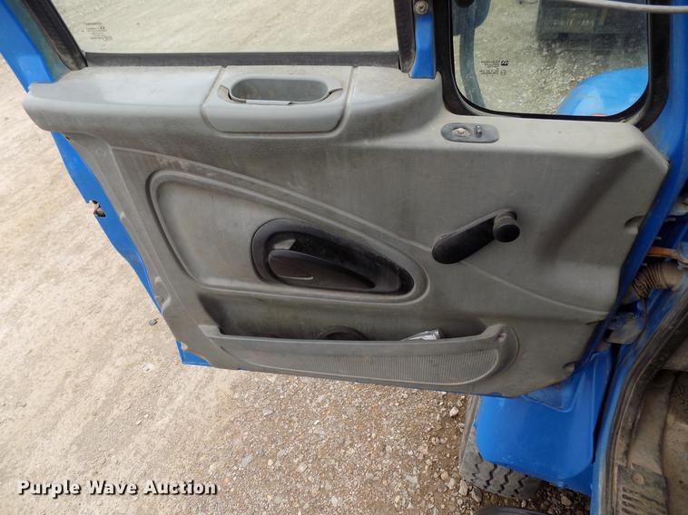 image for item DD3663 2005 International 7600 pump truck