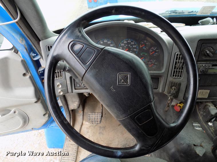 image for item DD3663 2005 International 7600 pump truck