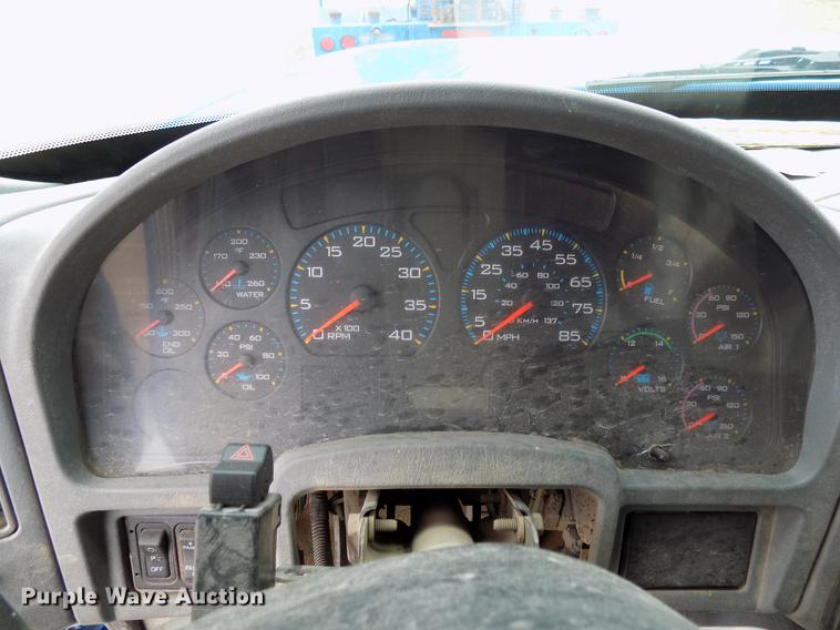 image for item DD3663 2005 International 7600 pump truck