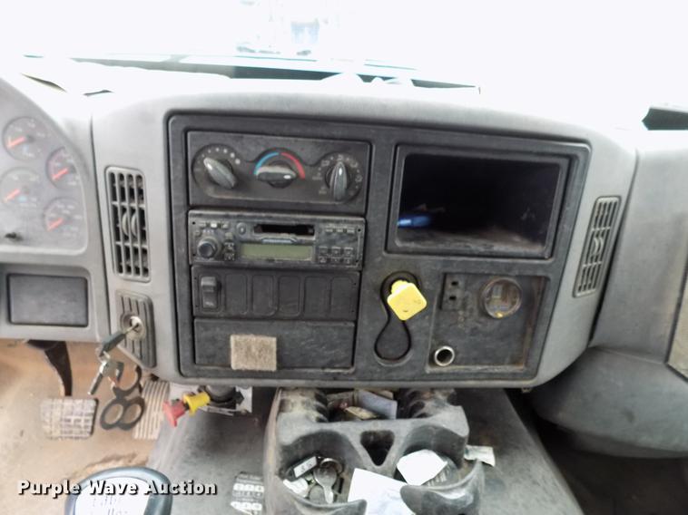 image for item DD3663 2005 International 7600 pump truck