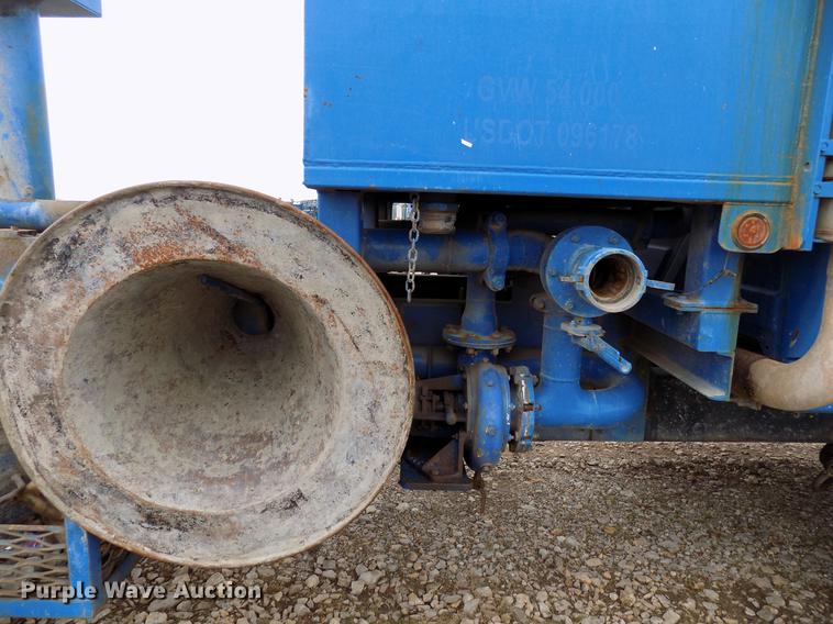 image for item DD3663 2005 International 7600 pump truck