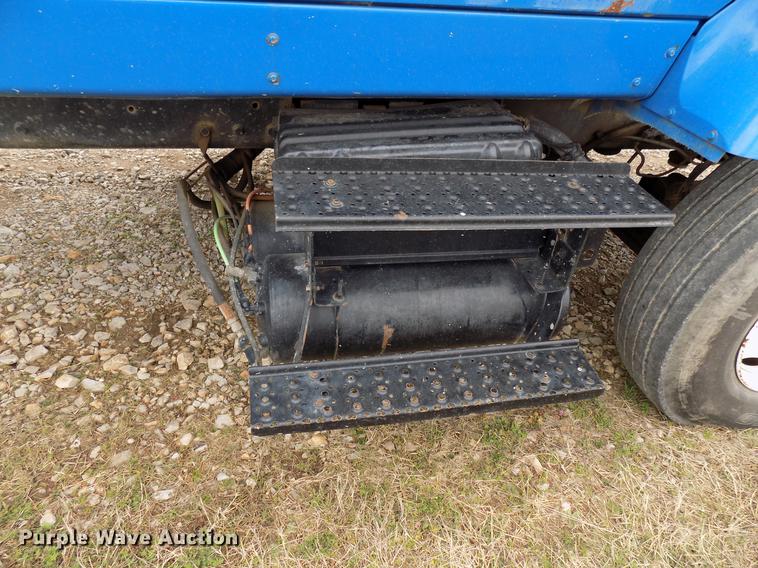 image for item DD3663 2005 International 7600 pump truck