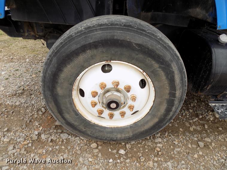 image for item DD3663 2005 International 7600 pump truck