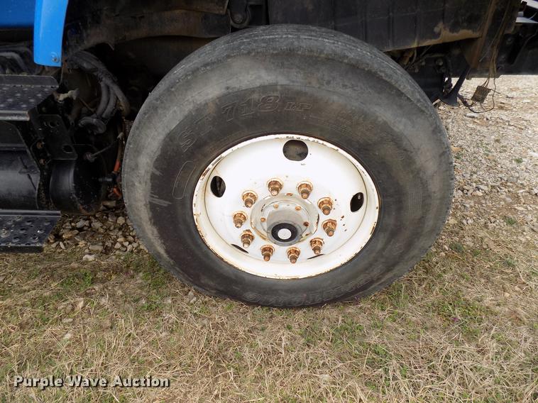 image for item DD3663 2005 International 7600 pump truck