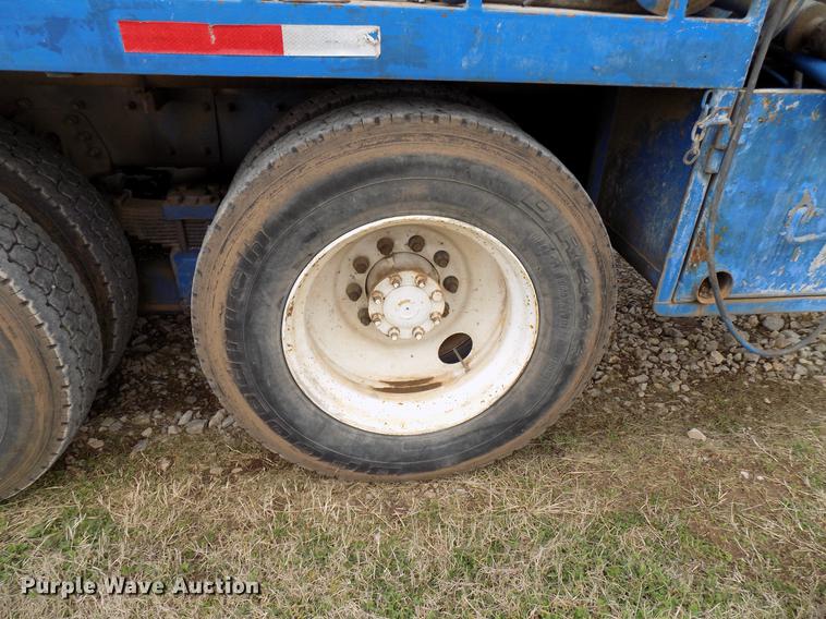 image for item DD3663 2005 International 7600 pump truck