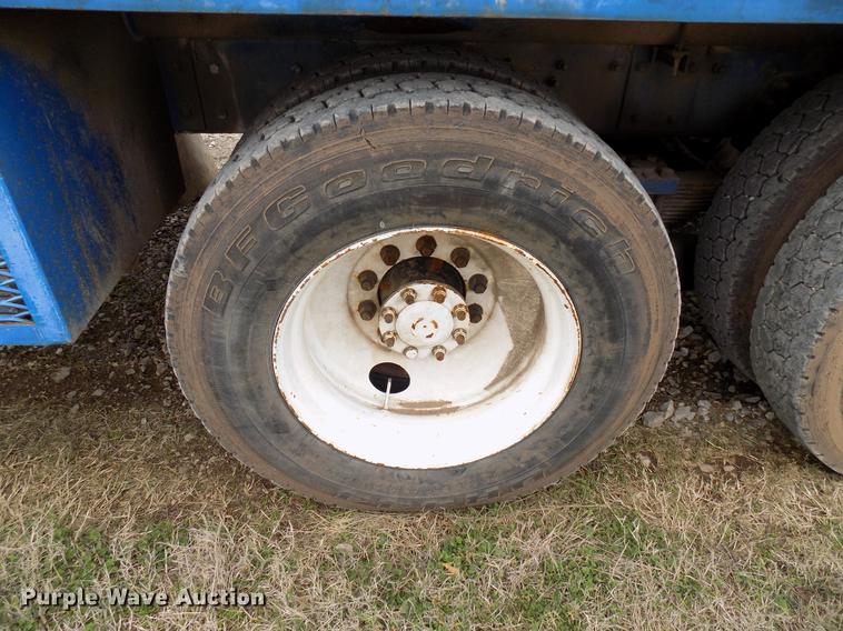 image for item DD3663 2005 International 7600 pump truck