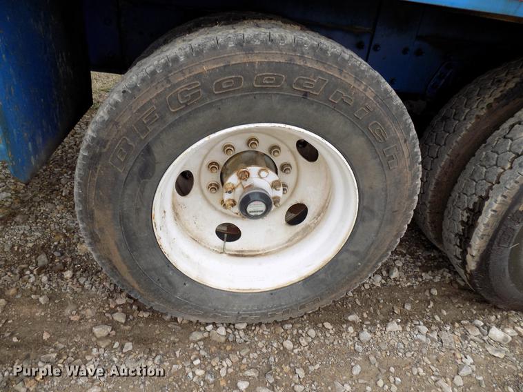 image for item DD3663 2005 International 7600 pump truck