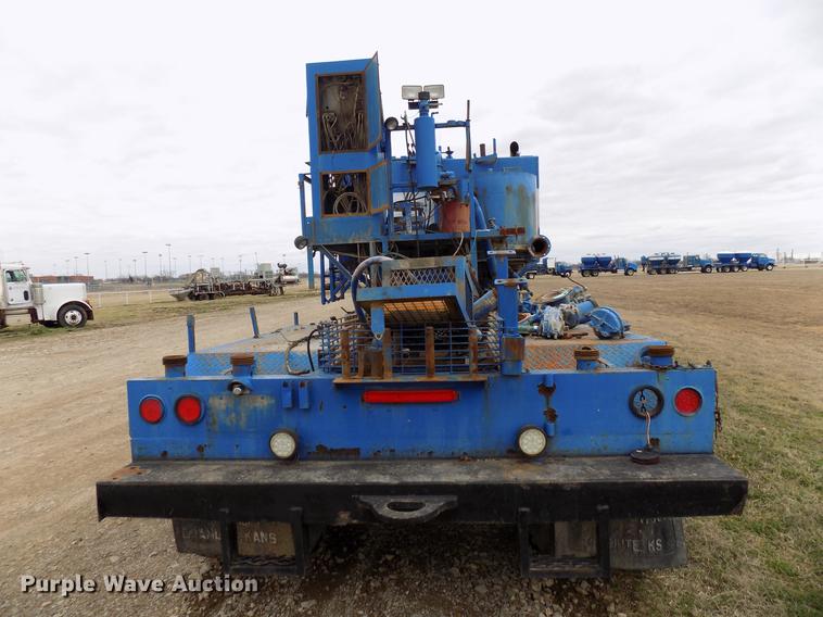 image for item DD3665 2006 Sterling L-Line cement pump truck