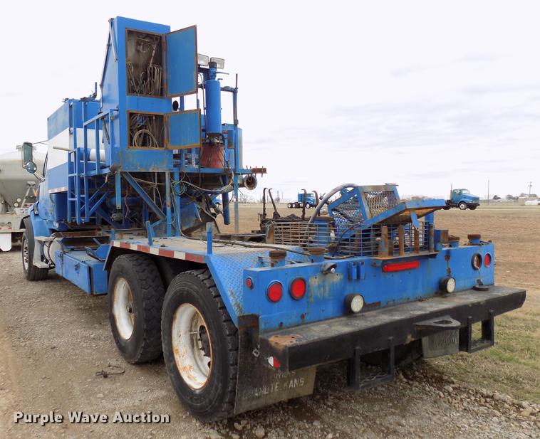 image for item DD3665 2006 Sterling L-Line cement pump truck