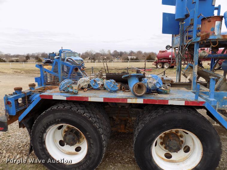 image for item DD3665 2006 Sterling L-Line cement pump truck