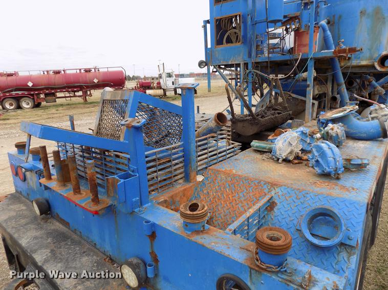 image for item DD3665 2006 Sterling L-Line cement pump truck