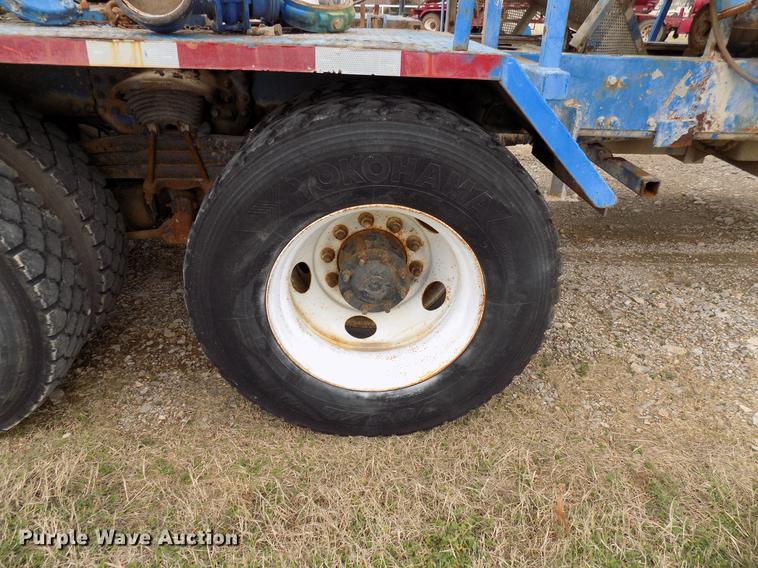 image for item DD3665 2006 Sterling L-Line cement pump truck