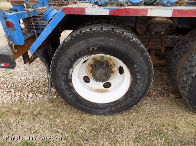 image for item DD3665 2006 Sterling L-Line cement pump truck