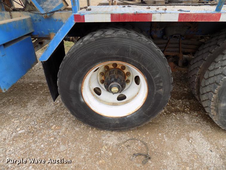 image for item DD3665 2006 Sterling L-Line cement pump truck