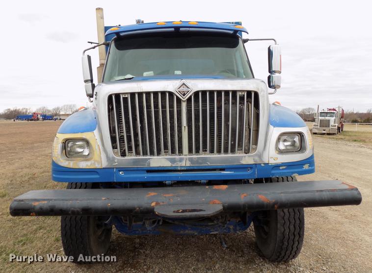 image for item DD3666 2004 International 7600 pump truck