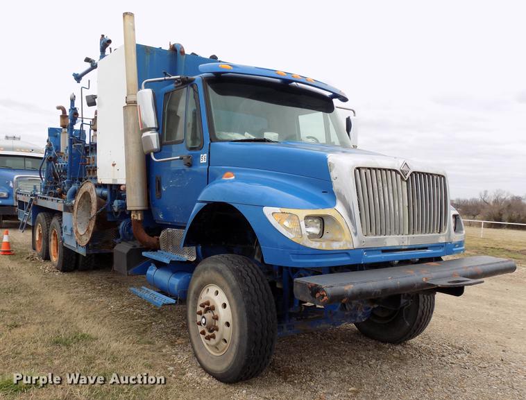 image for item DD3666 2004 International 7600 pump truck