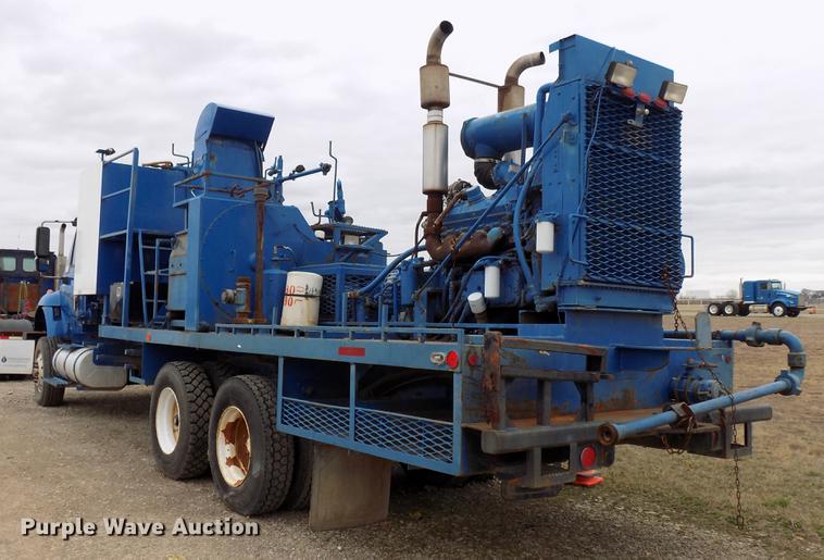 image for item DD3666 2004 International 7600 pump truck