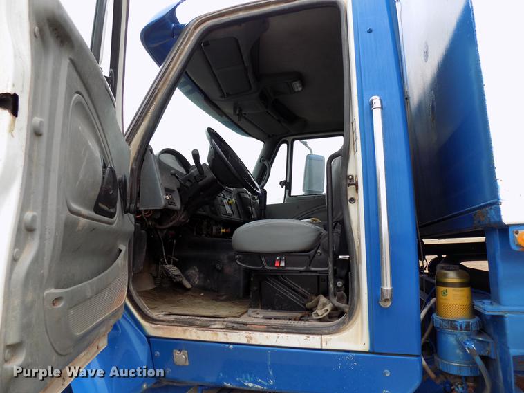 image for item DD3666 2004 International 7600 pump truck