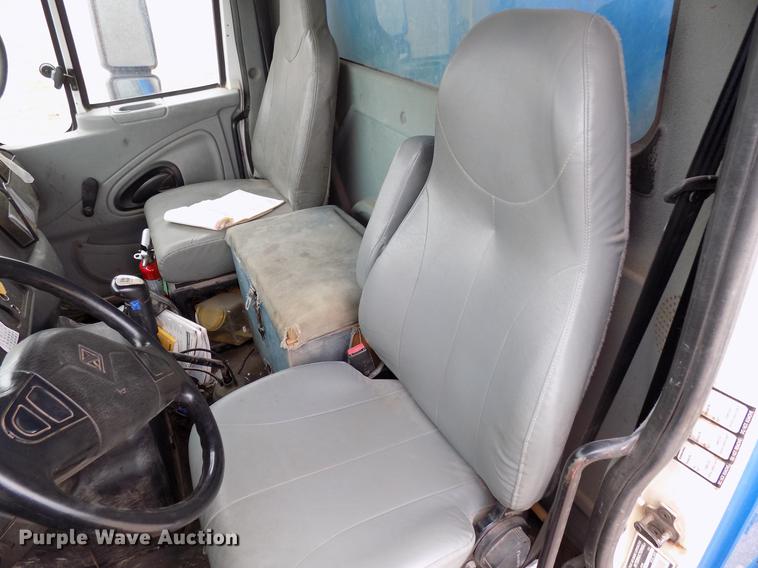 image for item DD3666 2004 International 7600 pump truck