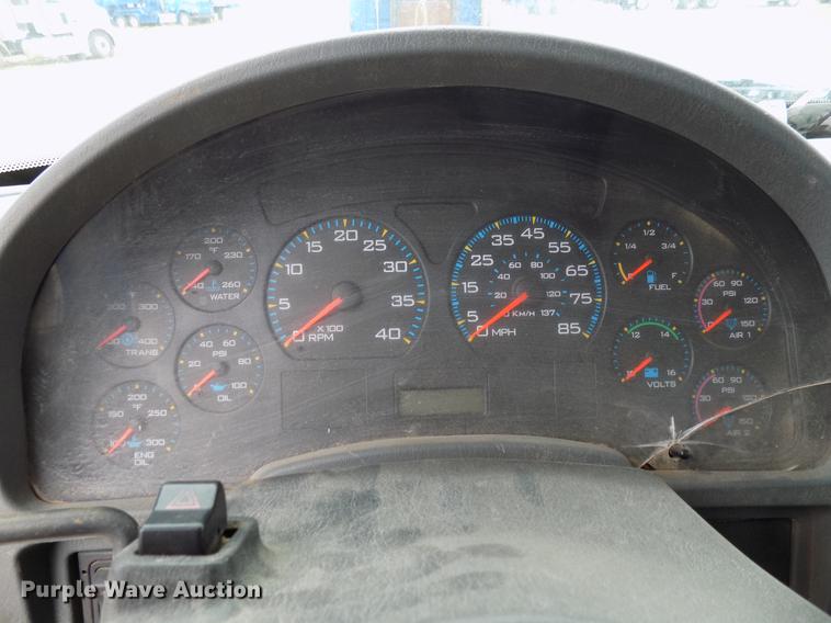 image for item DD3666 2004 International 7600 pump truck