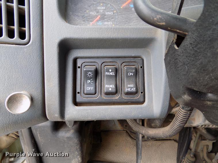 image for item DD3666 2004 International 7600 pump truck