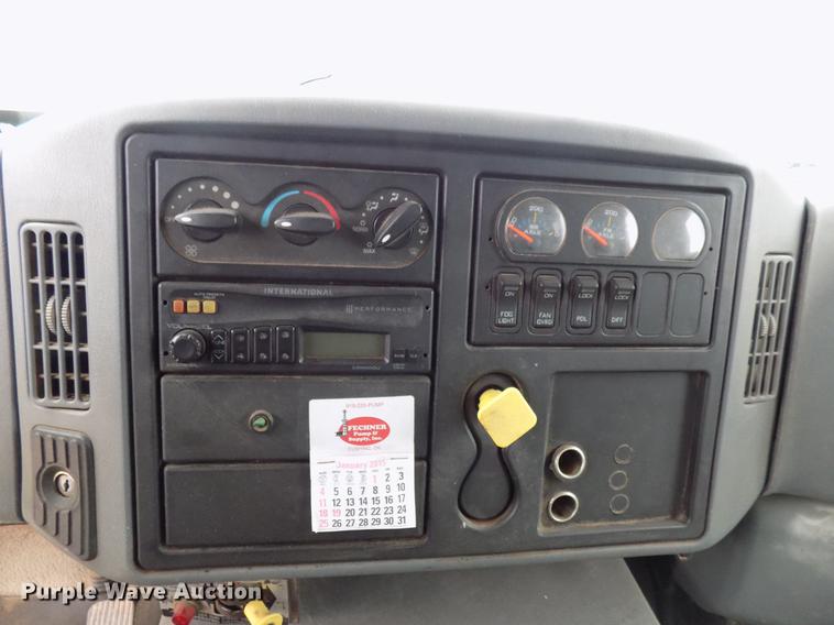 image for item DD3666 2004 International 7600 pump truck