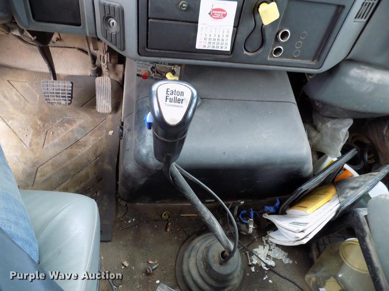 image for item DD3666 2004 International 7600 pump truck