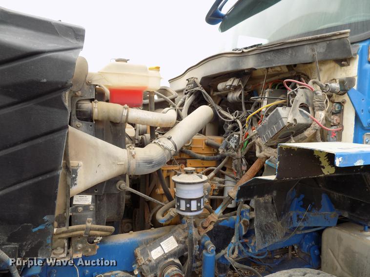 image for item DD3666 2004 International 7600 pump truck