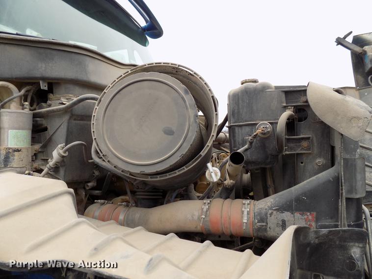 image for item DD3666 2004 International 7600 pump truck