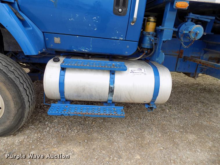 image for item DD3666 2004 International 7600 pump truck