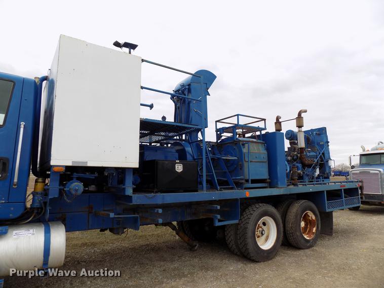 image for item DD3666 2004 International 7600 pump truck