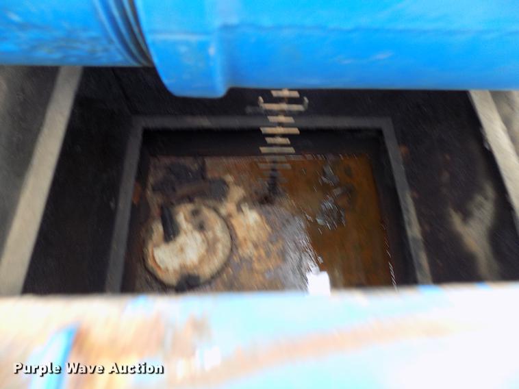 image for item DD3666 2004 International 7600 pump truck