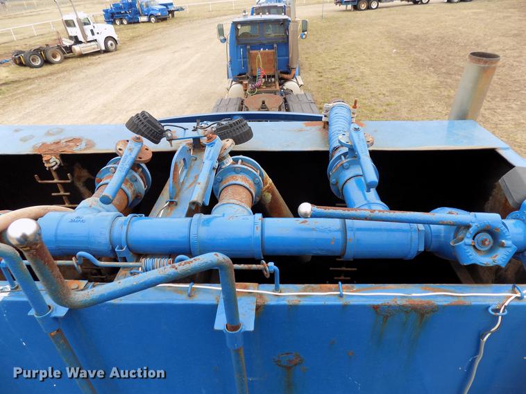 image for item DD3666 2004 International 7600 pump truck