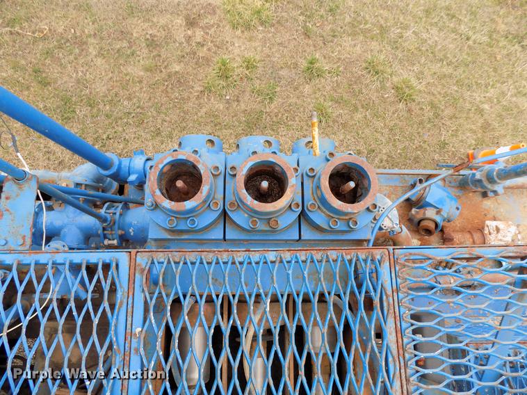 image for item DD3666 2004 International 7600 pump truck