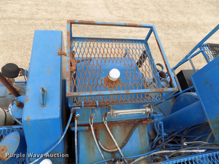 image for item DD3666 2004 International 7600 pump truck