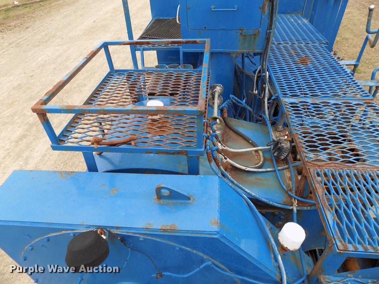 image for item DD3666 2004 International 7600 pump truck