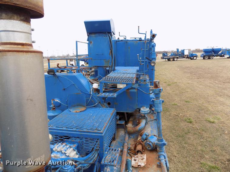 image for item DD3666 2004 International 7600 pump truck