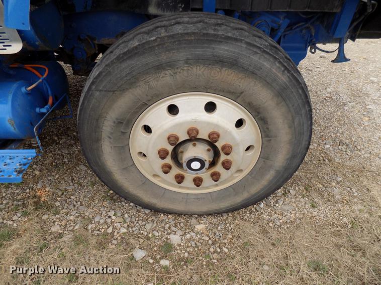 image for item DD3666 2004 International 7600 pump truck