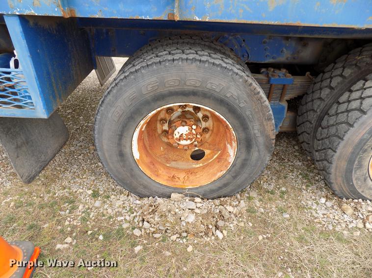 image for item DD3666 2004 International 7600 pump truck