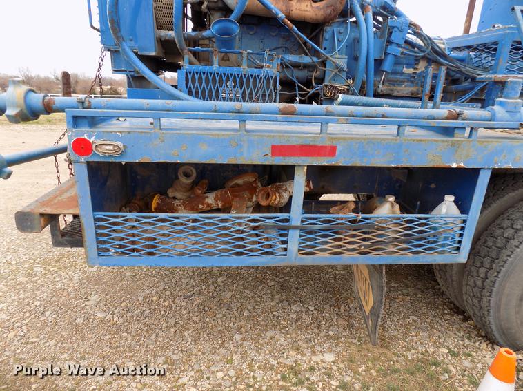 image for item DD3666 2004 International 7600 pump truck