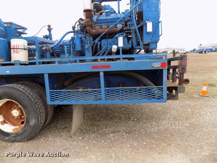 image for item DD3666 2004 International 7600 pump truck