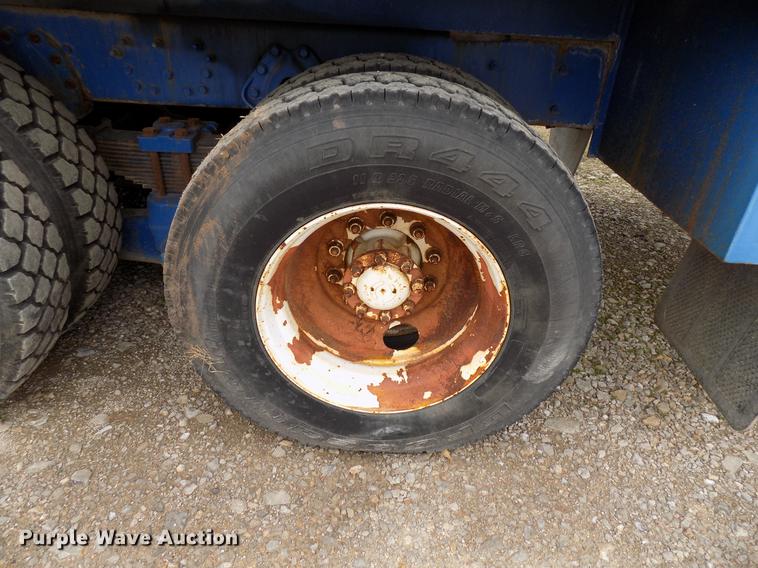 image for item DD3666 2004 International 7600 pump truck