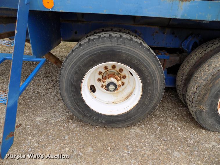 image for item DD3666 2004 International 7600 pump truck