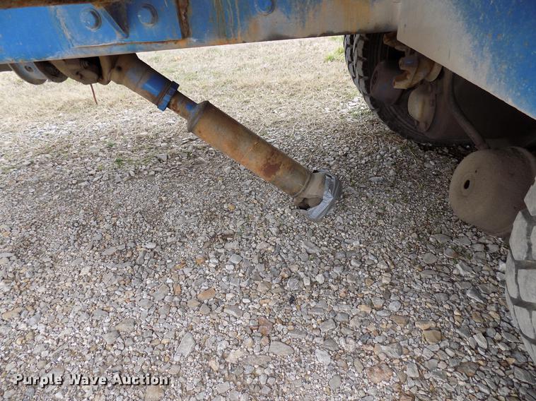 image for item DD3666 2004 International 7600 pump truck