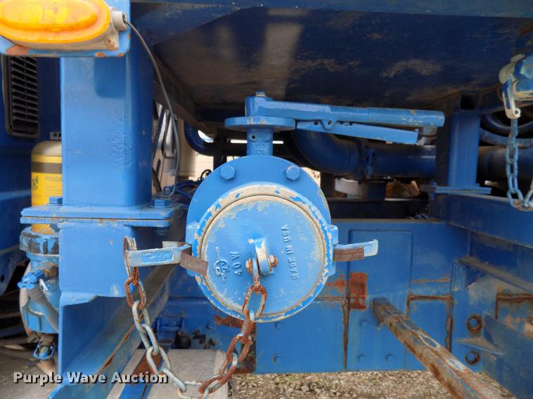 image for item DD3666 2004 International 7600 pump truck