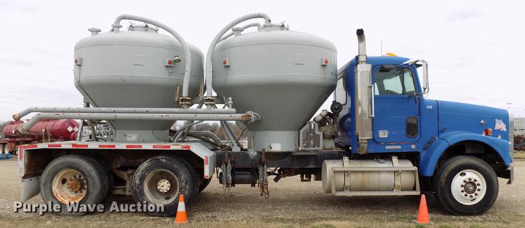 image for item DD3667 1995 Freightliner FLD pump truck